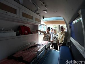 Bank Mandiri Sumbang Ambulans ke Masjid Cut Meutia