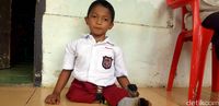 Bocah Difabel yang Merangkak ke Sekolah Ingin Jumpa Jokowi