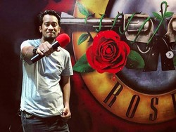 Ternyata Ini Penonton yang Mendapatkan Mic Axl Rose