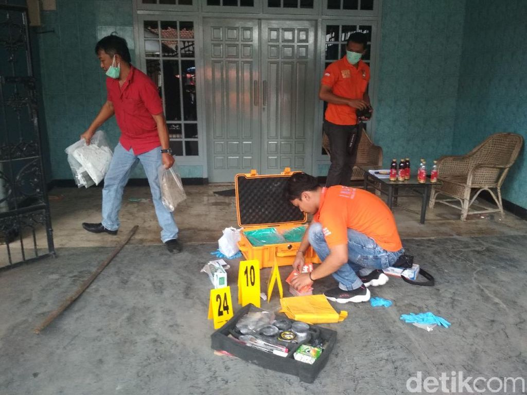 Empat Orang Diperiksa Terkait Pasutri Tewas di Tulungagung Empat Orang Diperiksa Terkait Pasutri Tewas di Tulungagung