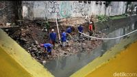 Normalisasi Turap Anak Kali Grogol Terus Dikebut