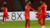 Para pemain Singapura merayakan gol. Satu-satunya gol itu dicetak oleh Harris Harun di menit ke-37.