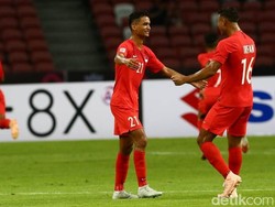 Para pemain Singapura merayakan gol. Satu-satunya gol itu dicetak oleh Harris Harun di menit ke-37.
