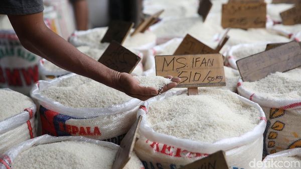 Beras Premium Banyak di Pasar Cipinang, Medium Menipis