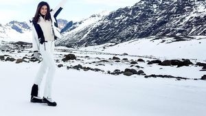 Gaya Liburan Eksotis Aktris Bollywood di Pantai