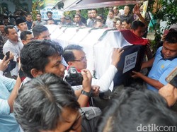 Isak Tangis Sambut Jenazah Inayah Korban Lion Air di Banjarnegara