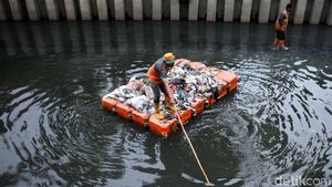 Antisipasi Banjir, Kali Cideng Terus Dibersihkan