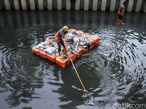 Antisipasi Banjir, Kali Cideng Terus Dibersihkan