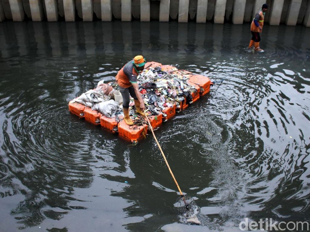 Antisipasi Banjir, Kali Cideng Terus Dibersihkan Antisipasi Banjir, Kali Cideng Terus Dibersihkan