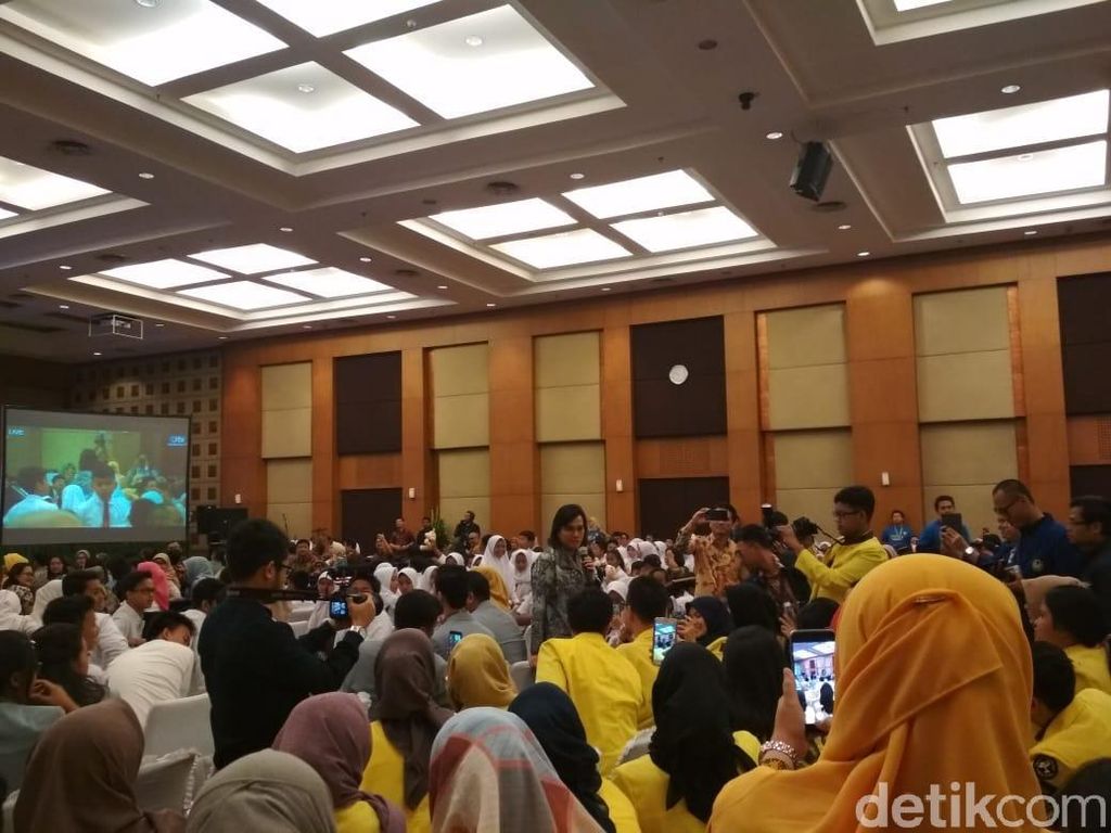 Sri Mulyani di Depan Ratusan Pelajar: Gaji Dipotong Pajak, Jahat Nggak? Sri Mulyani di Depan Ratusan Pelajar: Gaji Dipotong Pajak, Jahat Nggak?