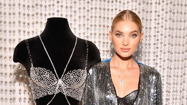 Foto: Gaya Elsa Hosk, Bidadari Cantik Pakai Bra Rp 15 M di Victorias Secret