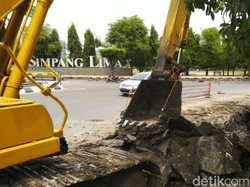 Cegah Banjir di Musim Hujan, Semarang Siapkan Ekskavator