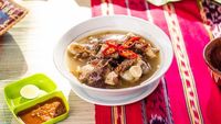 Dingin-dingin Gini Enaknya Makan Malam dengan Bebalung Khas Lombok