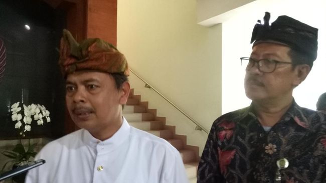 Koster Pastikan Balian yang Akan Praktik di RS Bersertifikat Koster Pastikan Balian yang Akan Praktik di RS Bersertifikat