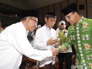 Momen Anies Lepas Marbut Berangkat Umrah