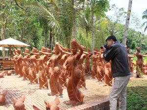 Banyuwangi Punya Taman Berisi Patung Penari Gandrung