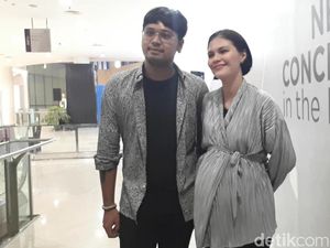 Kok Bisa Petra Sihombing dan Firrina Bawa Bayi ke We The Fest? Kok Bisa Petra Sihombing dan Firrina Bawa Bayi ke We The Fest?