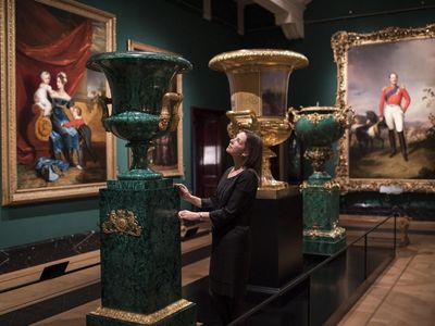 London Buka Pameran Benda Antik Peninggalan Kerajaan Rusia