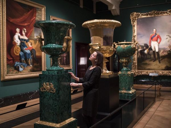 London Buka Pameran Benda Antik Peninggalan Kerajaan Rusia
