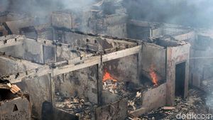 Puluhan Rumah Habis Dilahap Api di Kedoya
