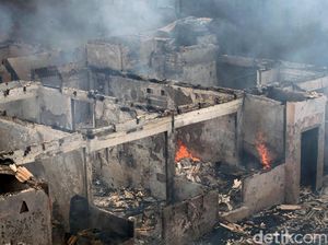 Puluhan Rumah Habis Dilahap Api di Kedoya