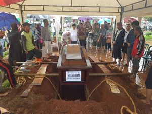 Tangis Pecah di Pemakaman Hakim Tinggi Hasnawaty Korban Lion Air