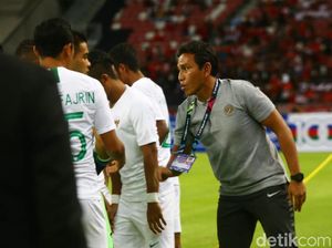 Ini yang Dilakukan Bima Sakti Sesaat Setelah Timnas Tersingkir dari Piala AFF Ini yang Dilakukan Bima Sakti Sesaat Setelah Timnas Tersingkir dari Piala AFF