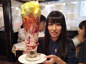 Ukurannya Sebesar Kepala Manusia, Ini Dessert Parfait Jumbo di Jepang! Ukurannya Sebesar Kepala Manusia, Ini Dessert Parfait Jumbo di Jepang!