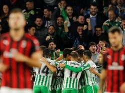 Tambahan satu poin untuk masing-masing tim ini boleh dibilang merugikan Milan. REUTERS/Marcelo Del Pozo.