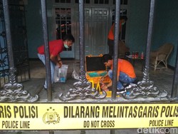 Cari Bukti Baru, Polisi Kembali Olah TKP Rumah Pasutri Tewas