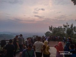 Menanti Matahari Terbit Seharga Rp 15 Ribu