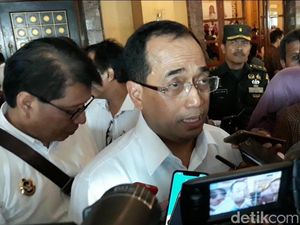 Menhub Beri Santunan Korban Insiden Drama Surabaya Membara Menhub Beri Santunan Korban Insiden Drama Surabaya Membara