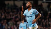 Dari teman jadi musuh bagi suporter Liverpool. Namun, Raheem Sterling membuktikan bahwa kepindahannya ke City tidak salah. Terlebih setelah dilatih Guardiola, Sterling secara konstan menjadi ancaman bagi lawan-lawan City. Di musim ini, Sterling telah membuat 9 gol dan 6 assist di liga, dan disebut-sebut menjadi salah satu kandidat Pemain Terbaik PFA. Foto: Lee Smith/Action Images via Reuters