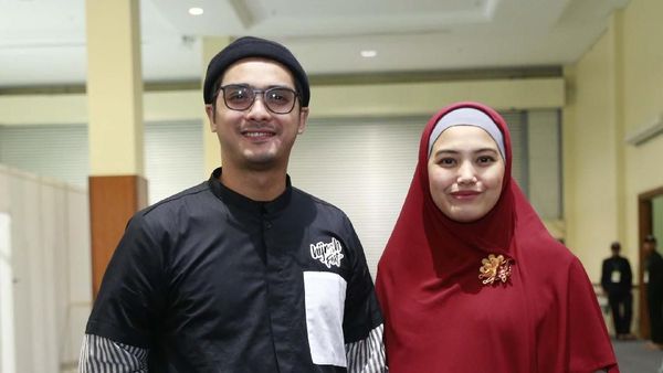 Ricky Harun Setia Temani Herfiza yang Sedang Hamil Anak Ketiga