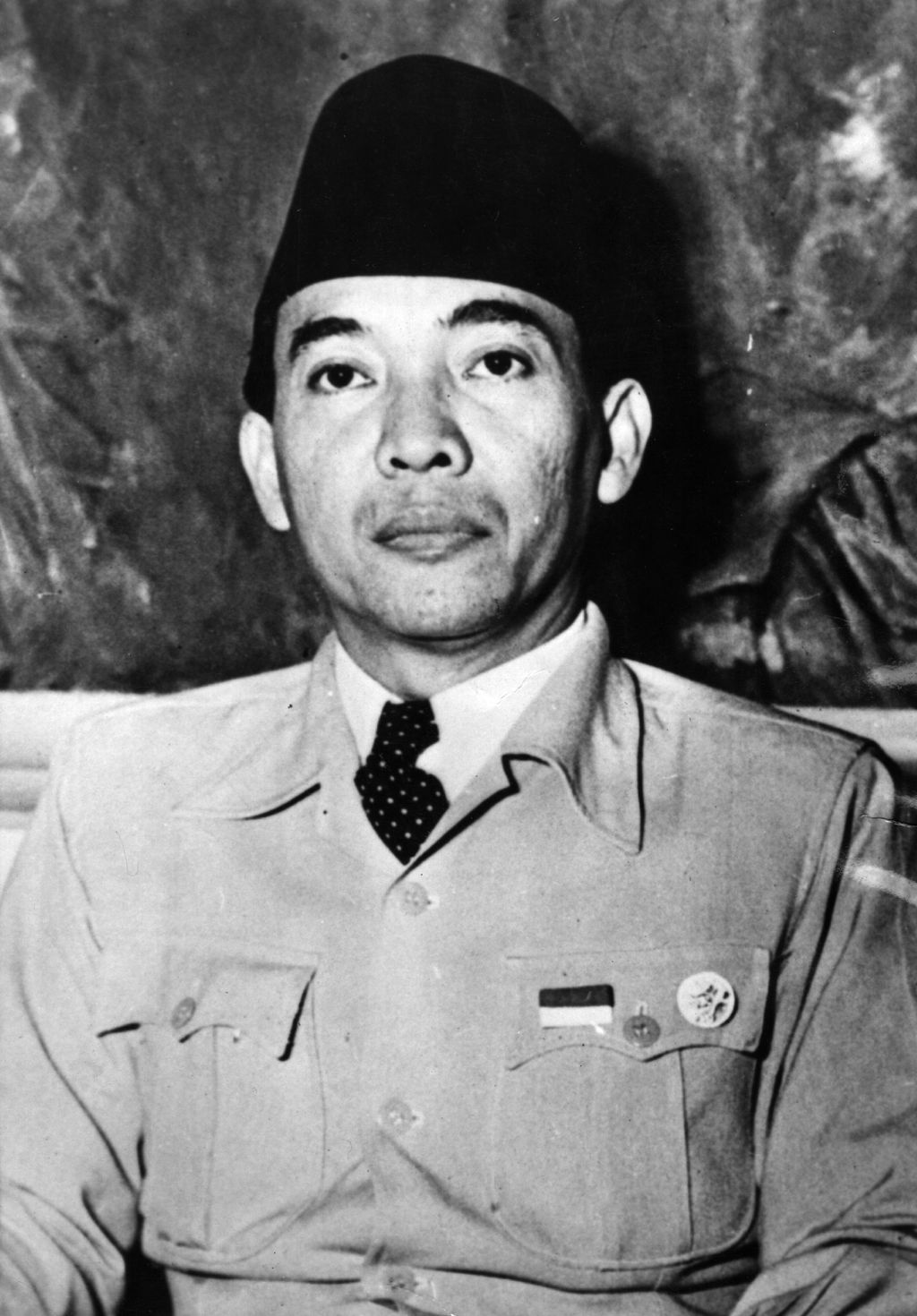 circa 1945:  Achmed Sukarno, or Soekarno, (1902 - 1970), Indonesian statesman who became Indonesia's first president in 1945.  (Photo by Keystone/Getty Images)