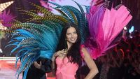 Perjalanan Karier Si Seksi Adriana Lima yang Pensiun dari Victorias Secret