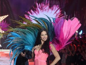 Perjalanan Karier Si Seksi Adriana Lima yang Pensiun dari Victorias Secret Perjalanan Karier Si Seksi Adriana Lima yang Pensiun dari Victorias Secret