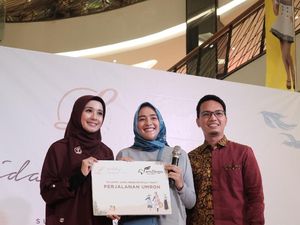 Setahun Bisnis Scarf, Laudya C. Bella Hadiahi Pelanggannya Umroh
