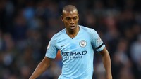 Meski usianya sudah mencapai 33 tahun, kemampuan Fernandinho sebagai gelandang bertahan belum berkurang. Pesepakbola Brasil itu bahkan sudah mengemas dua assist dan satu gol di liga untuk City. (Foto: Clive Brunskill/Getty Images)