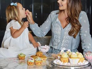 Wah, Sosialita Anak Mantan Bos F1 Ini Gemar Masak Bareng Putrinya