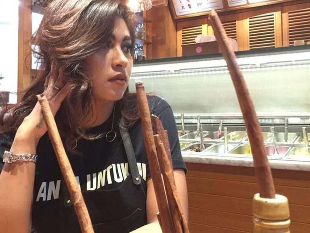 Jambak-jambakan, Barbie Nouva akan Laporkan Tata Liem Jambak-jambakan, Barbie Nouva akan Laporkan Tata Liem