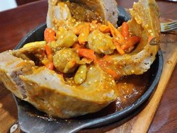 Bakso Mercon Berjejalan Rawit di 5 Tempat Ini Bikin Bibir Jontor!