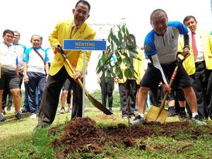 Astra Financial Gelar Aksi Tanam Pohon dan Fun Bike di UI