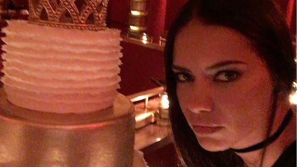 Intip Momen Makan Adriana Lima, Victoria Secrets Angel yang Baru Pensiun