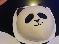 Ke Taman Safari Bogor? Cicipi Roti Panda yang Ngegemesin