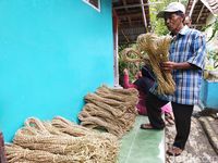 Geliat Perajin Tali Tambang di Kampung Saguling Kolot Ciamis