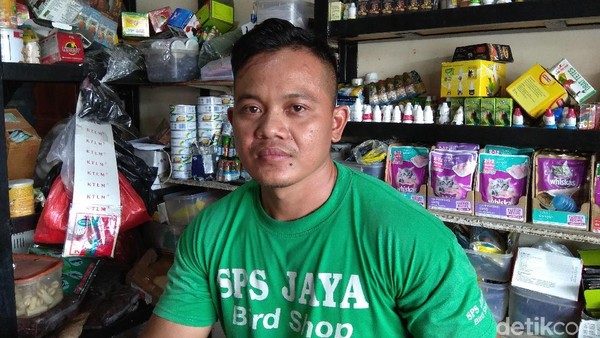 Jualan Pakan Burung Pria Ini Raup Rp 5 Juta Sehari