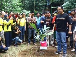 Kunjungi Kali Ciliwung, Anies Singgung Naturalisasi Sungai