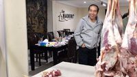 Di Bandung Presiden Jokowi Jajan Sate Kambing dan Tempe Mendoan