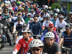 Asyiknya Menpora Ikut Gowes Sepeda Nusantara di Kebumen